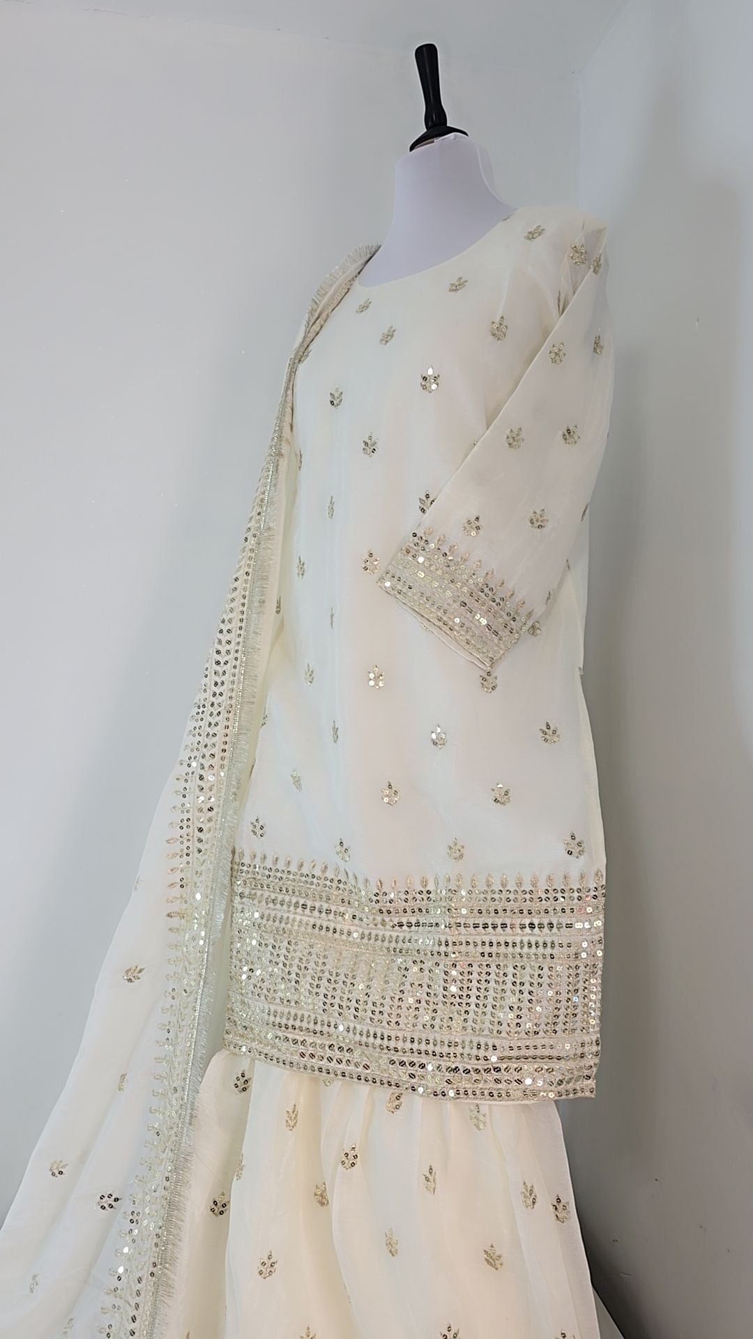 Gharara Kurti & Duppatta. Inaya