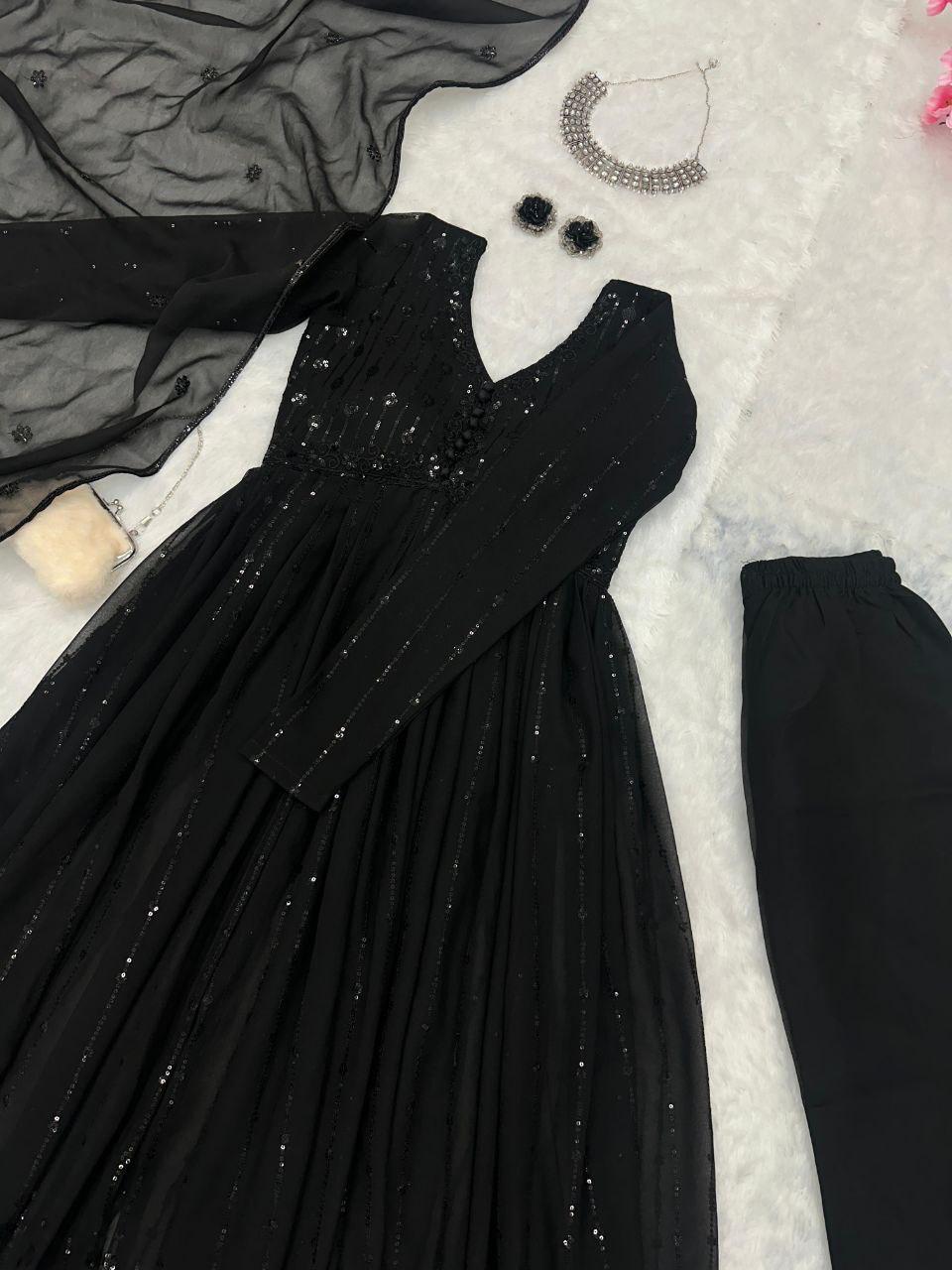 Miraj 🖤 Black on Black