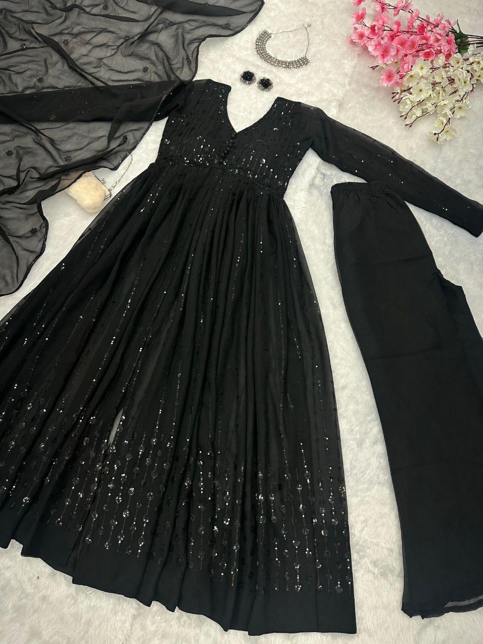 Miraj 🖤 Black on Black