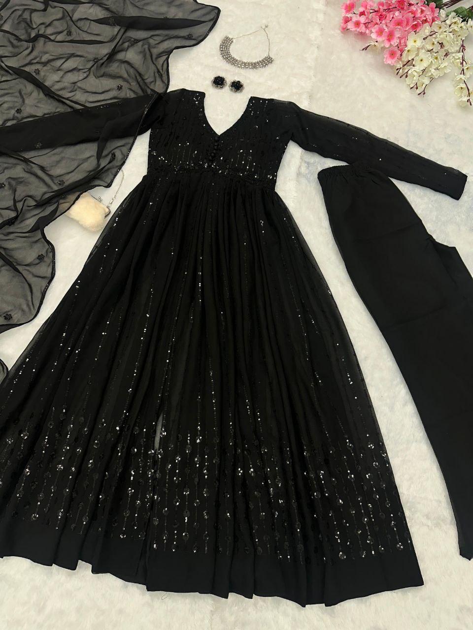 Miraj 🖤 Black on Black