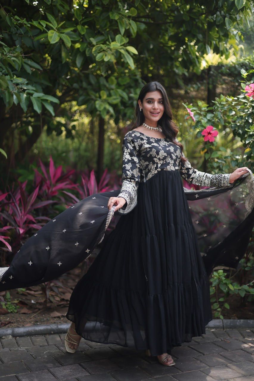 Anarkali Gown & Duppatta. Rani