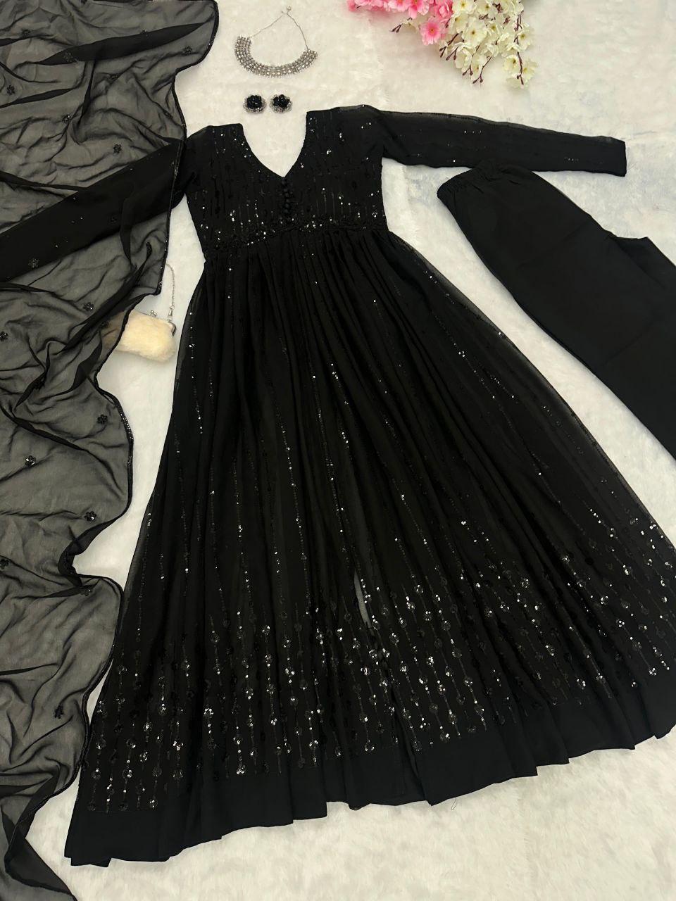 Miraj 🖤 Black on Black