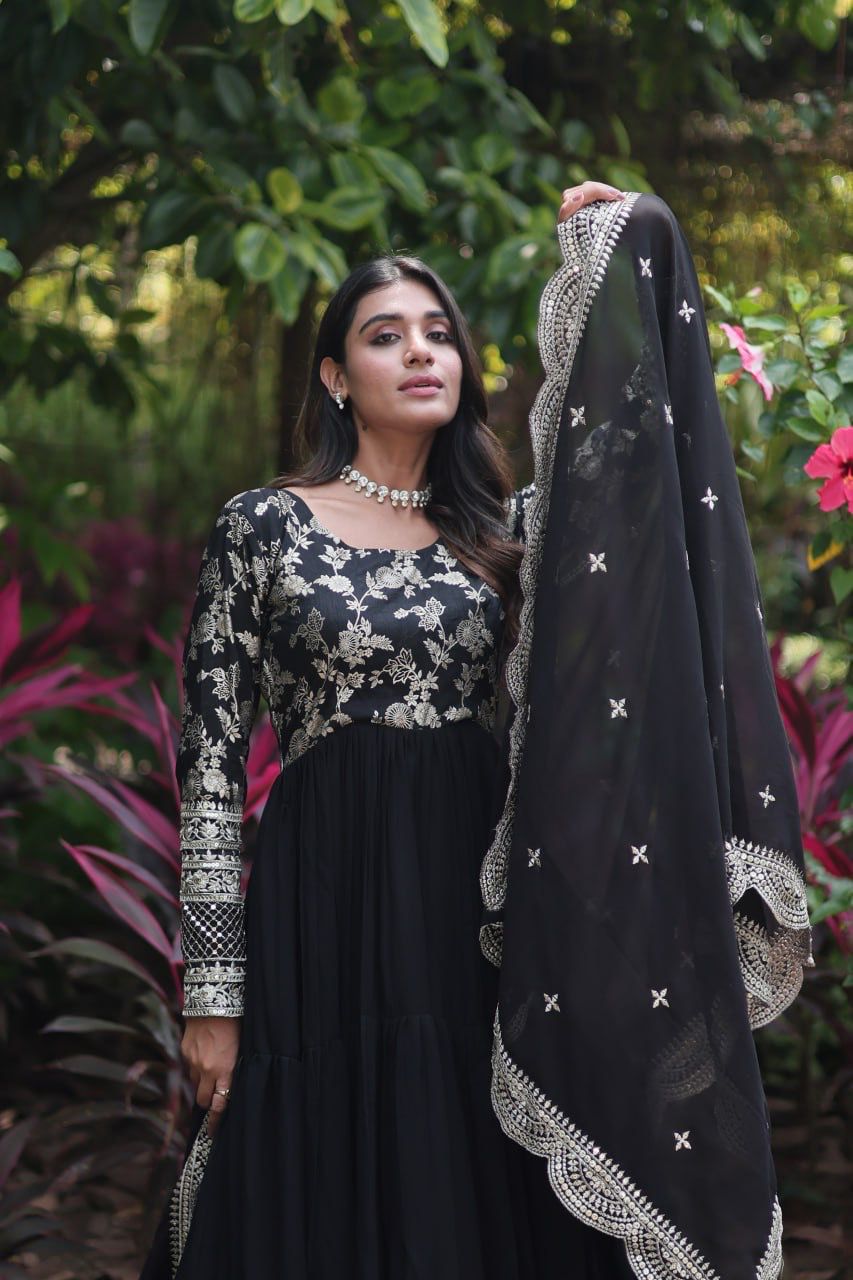 Anarkali Gown & Duppatta. Rani