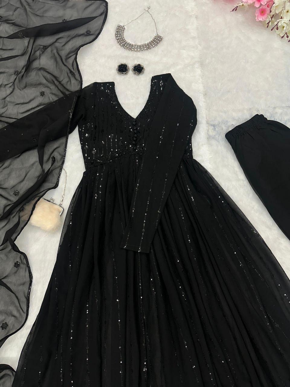 Miraj 🖤 Black on Black