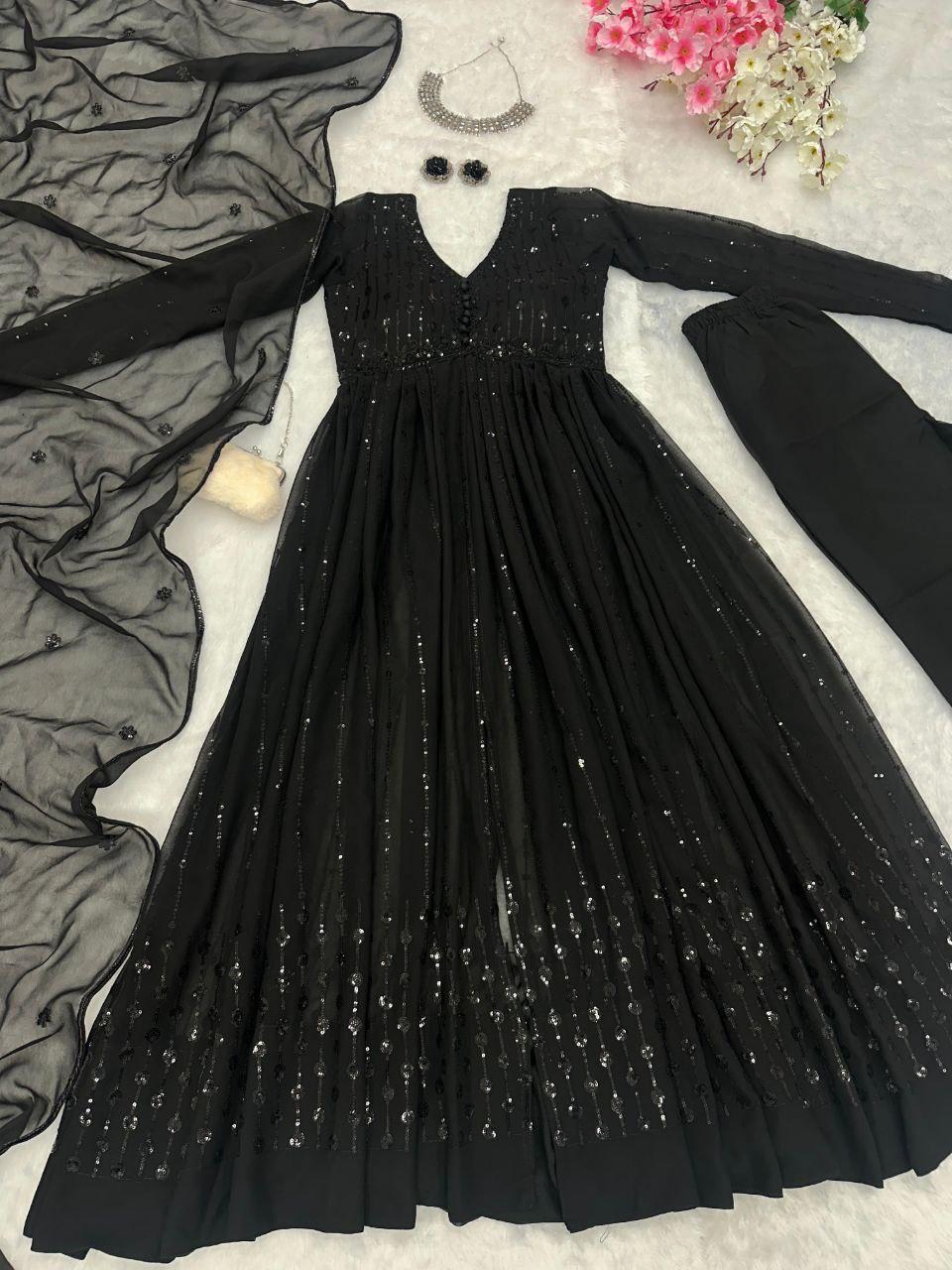 Miraj 🖤 Black on Black