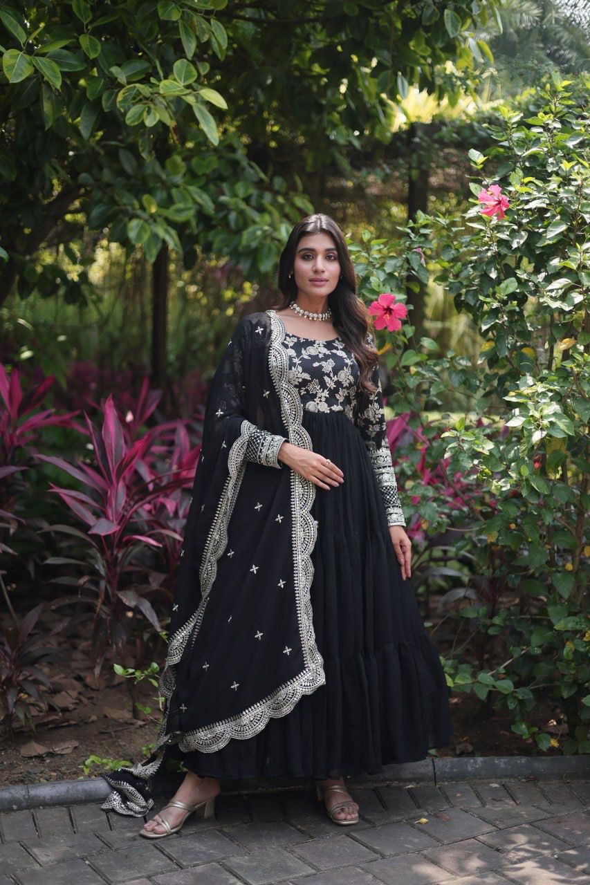 Anarkali Gown & Duppatta. Rani